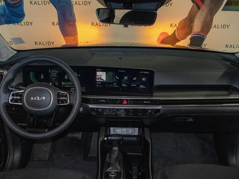 Used 2024 Kia Sorento LX image 3