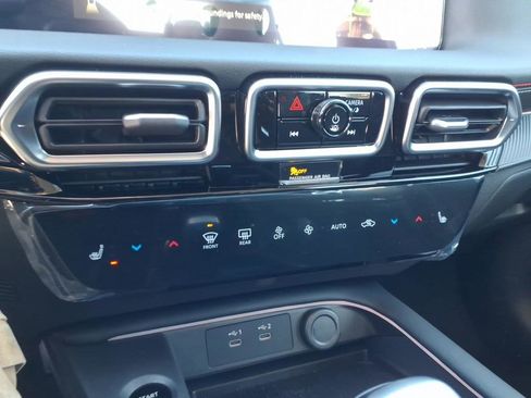 New 2026 Nissan Sentra SR image 12