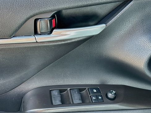 Used 2021 Toyota Camry SE FWD image 15