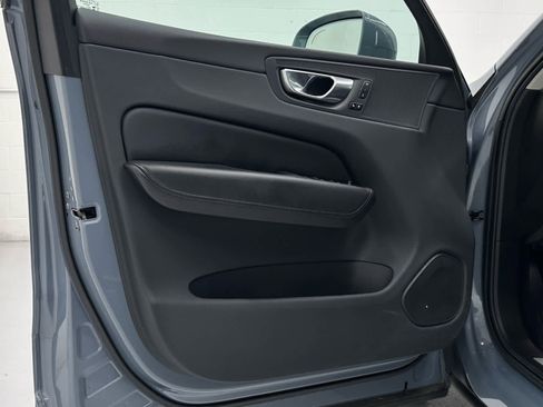 Used 2023 Volvo XC60 B5 Plus image 20