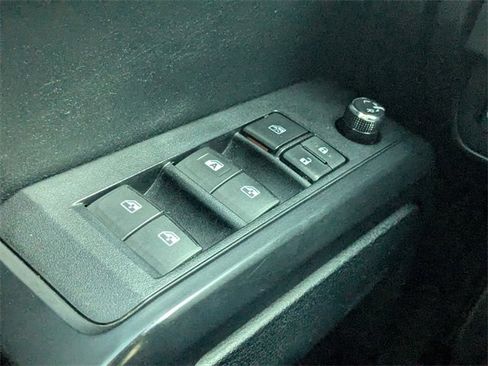 Used 2016 Toyota Tacoma SR image 21