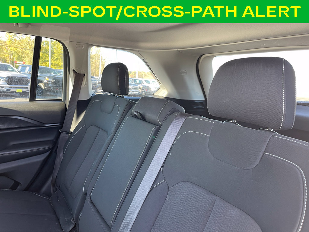 Used 2023 Jeep Grand Cherokee Laredo AWD/4WD image 13