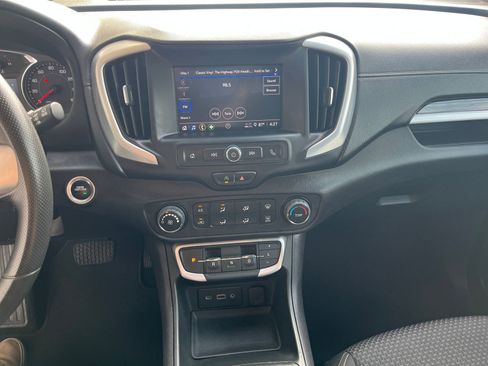 Used 2024 GMC Terrain SLE FWD image 17