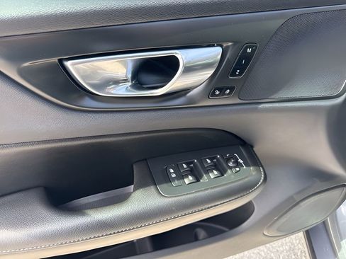 Used 2021 Volvo S60 T5 Momentum image 26