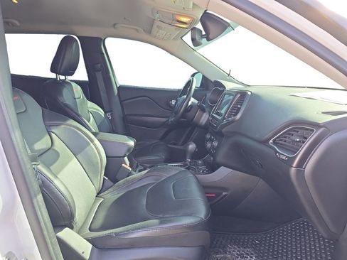 Used 2019 Jeep Cherokee Trailhawk image 17