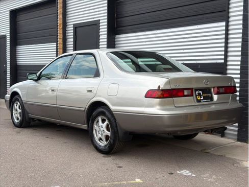 Used 1999 Toyota Camry LE FWD image 7