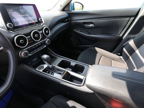Used 2024 Nissan Sentra SV FWD image 19