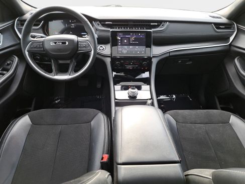 Used 2023 Jeep Grand Cherokee Altitude AWD/4WD image 9