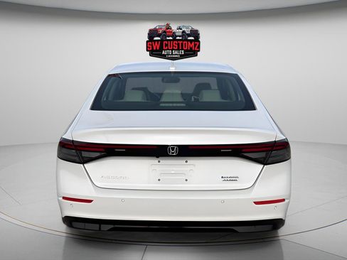 Used 2023 Honda Accord Touring image 6