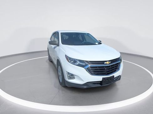 Used 2019 Chevrolet Equinox LS w/ LS Convenience Package FWD image 2