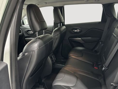 Used 2019 Jeep Cherokee Limited w/ Luxury Group AWD/4WD image 22