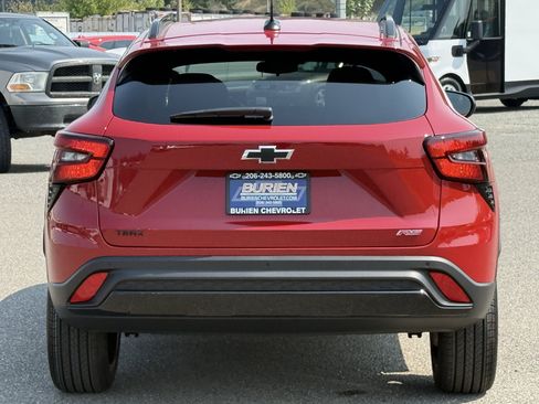 New 2026 Chevrolet Trax RS w/ Sunroof Package FWD image 4