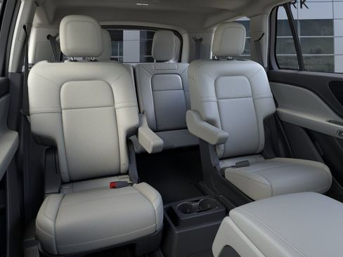 New 2026 Lincoln Aviator AWD image 11