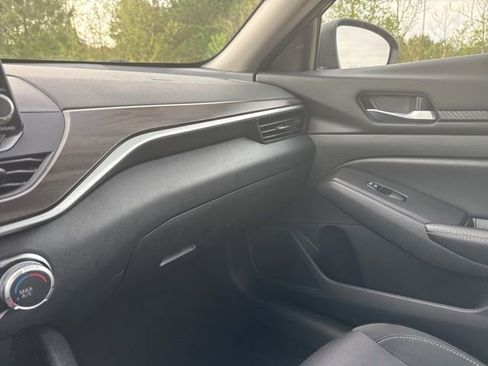 Used 2024 Nissan Altima 2.5 SV image 23