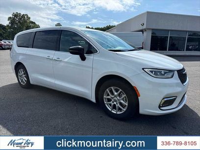 Certified 2025 Chrysler Pacifica Select