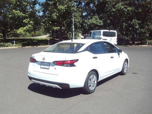 Used 2025 Nissan Versa S FWD image 5