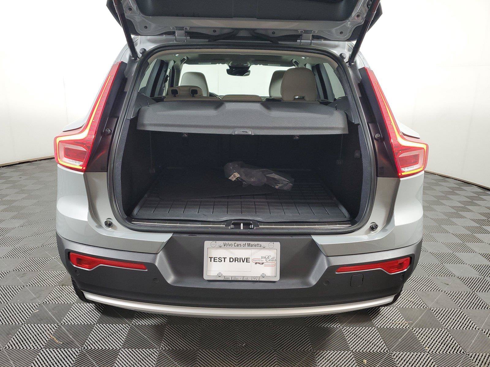 Used 2024 Volvo XC40 B5 Ultimate w/ Protection Package Premier AWD/4WD image 9