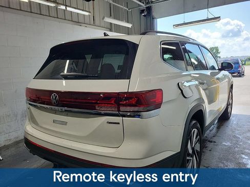 Used 2025 Volkswagen Atlas SE AWD/4WD image 11