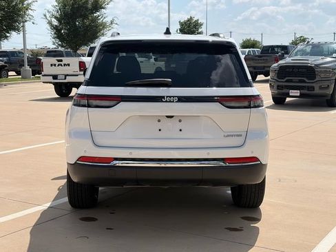 Used 2025 Jeep Grand Cherokee Limited RWD image 8