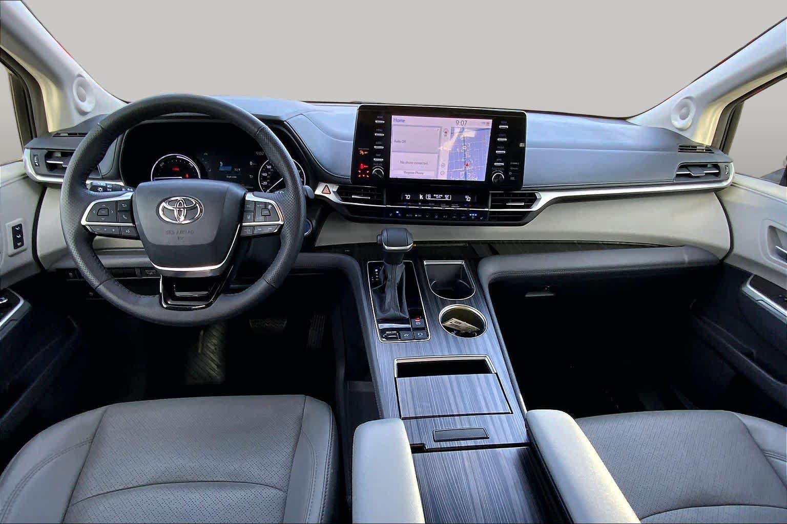 Used 2023 Toyota Sienna Limited FWD image 16