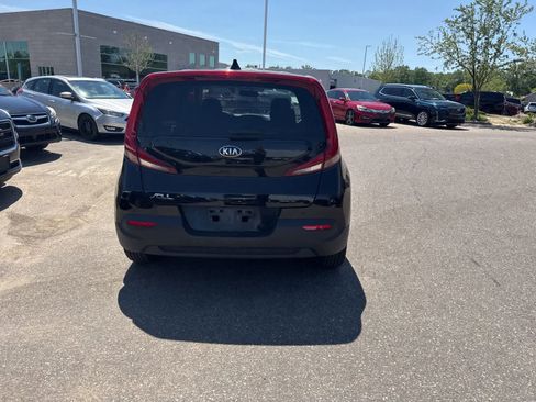 Used 2021 Kia Soul LX FWD image 6