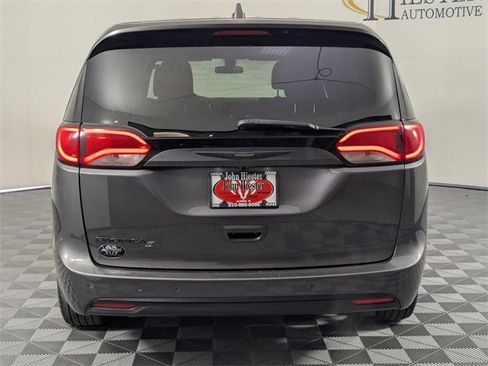 Used 2018 Chrysler Pacifica Touring Plus w/ S Appearance Package image 6