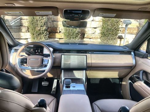 New 2026 Land Rover Range Rover SE image 12