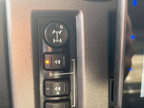Used 2004 HUMMER H2 w/ Preferred Equipment Group AWD/4WD image 29