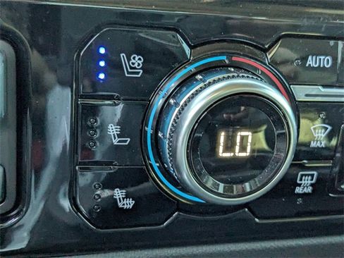 Used 2025 GMC Sierra 2500 SLT w/ SLT Premium Package image 28