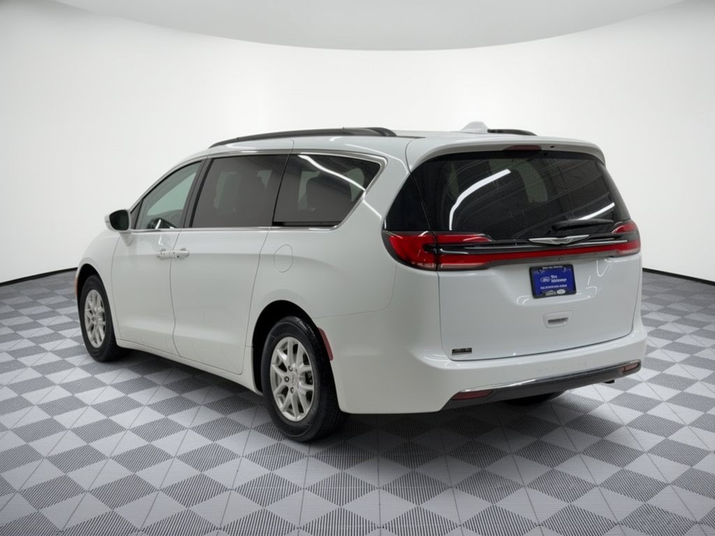 Used 2022 Chrysler Pacifica Touring-L FWD image 3