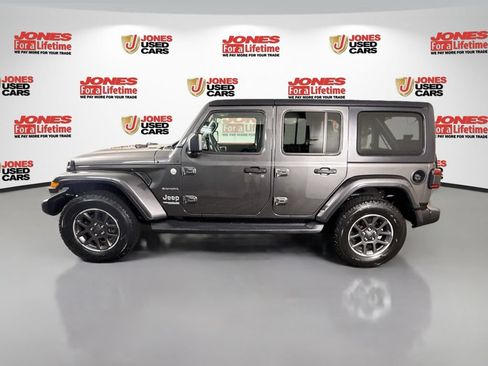 Used 2018 Jeep Wrangler Unlimited Sahara AWD/4WD image 13