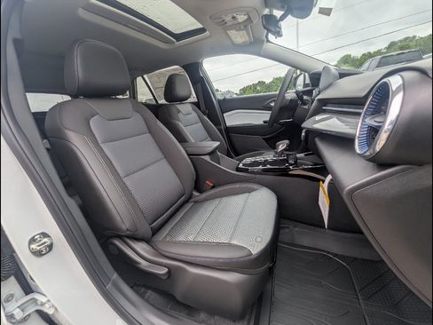 New 2026 Chevrolet Trax LT w/ Sunroof Package FWD image 13
