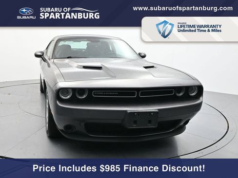 Used 2023 Dodge Challenger SXT image 2