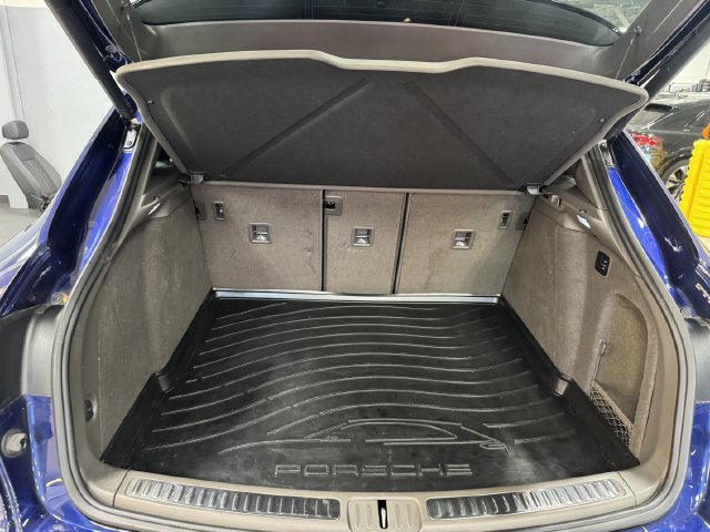 Used 2023 Porsche Macan S AWD/4WD image 35