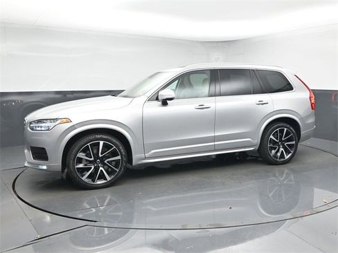 Used 2022 Volvo XC90 T6 Momentum w/ Advanced Package image 4