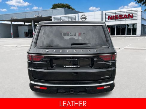 Used 2024 Jeep Wagoneer L Series II RWD image 5