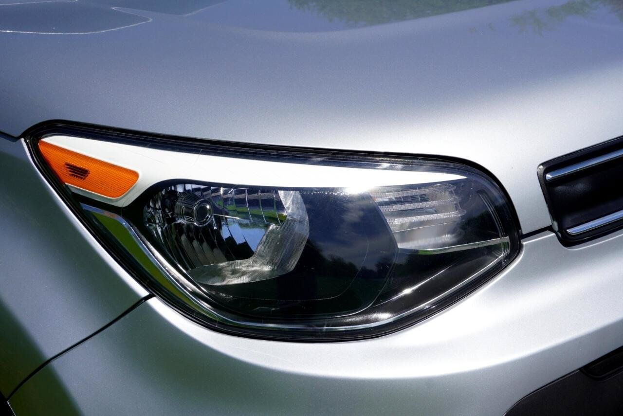 Used 2019 Kia Soul + FWD image 10