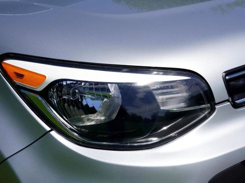 Used 2019 Kia Soul + FWD image 10