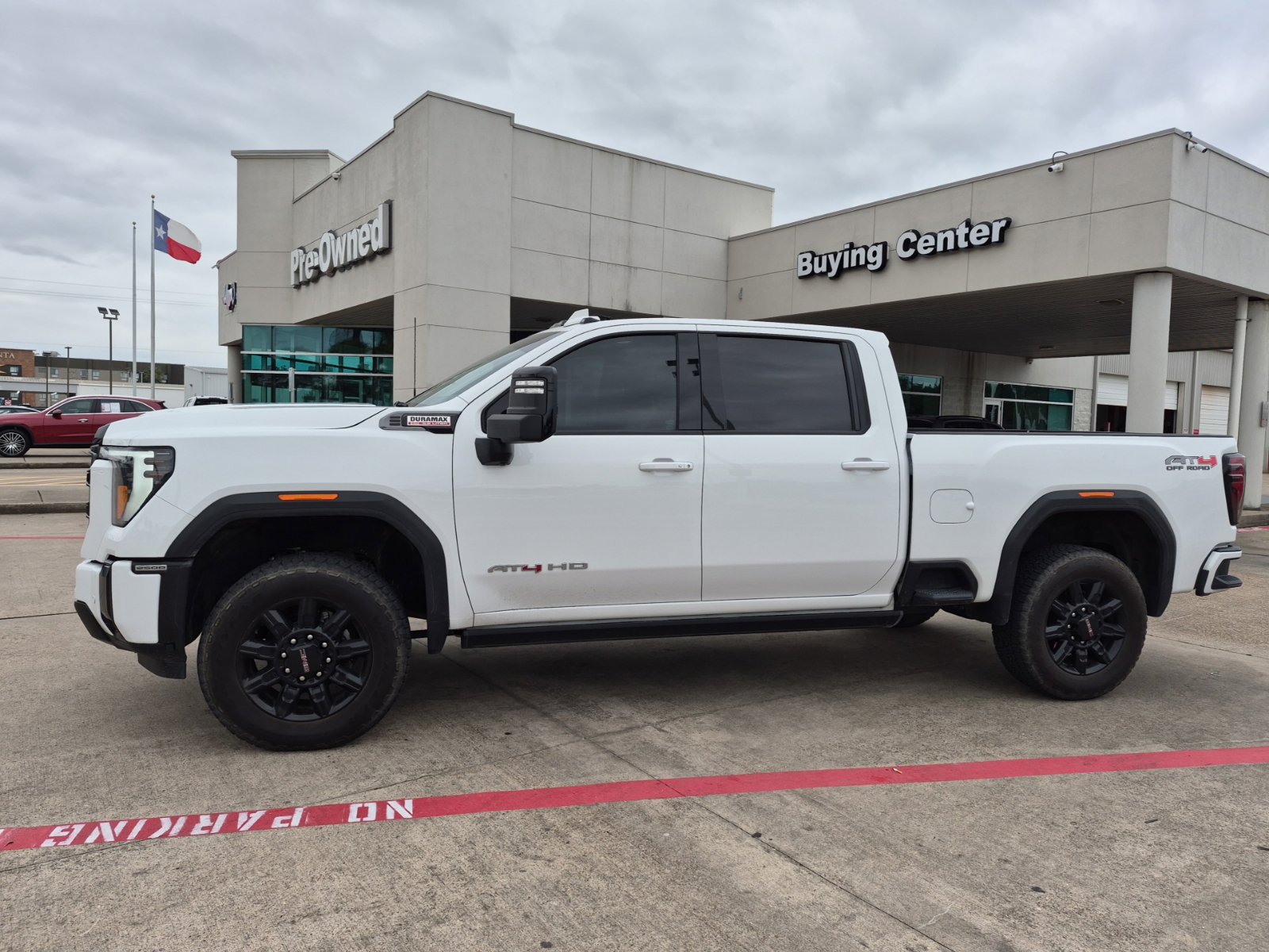 Used 2024 GMC Sierra 2500 AT4 w/ AT4 Premium Plus Package AWD/4WD image 2