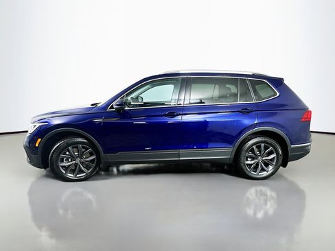 Used 2022 Volkswagen Tiguan SE w/ Panoramic Sunroof Package image 4