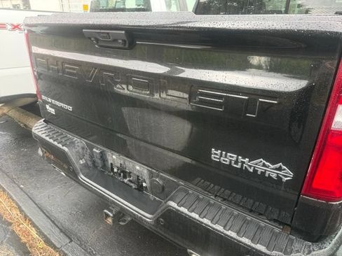 Used 2022 Chevrolet Silverado 1500 High Country w/ High Country Premium Package AWD/4WD image 12
