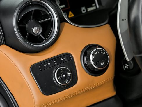 Used 2012 Ferrari FF image 24