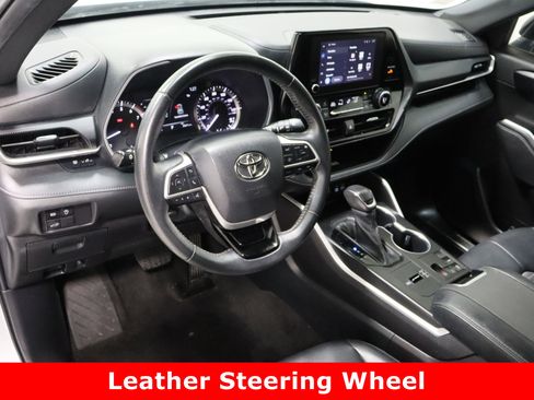 Used 2023 Toyota Highlander XSE image 13
