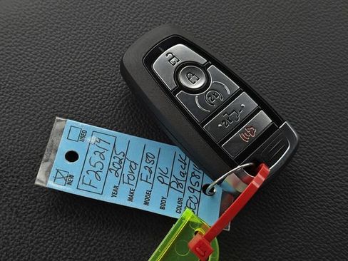 New 2025 Ford F250 Lariat w/ FX4 Off-Road Package image 33