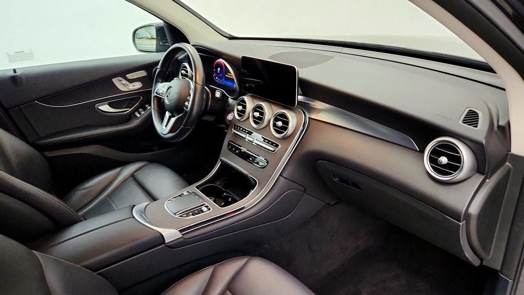 Used 2022 Mercedes-Benz GLC 300 image 23