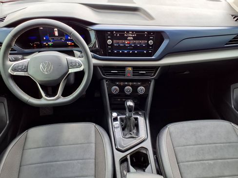 Used 2023 Volkswagen Taos SE FWD image 4