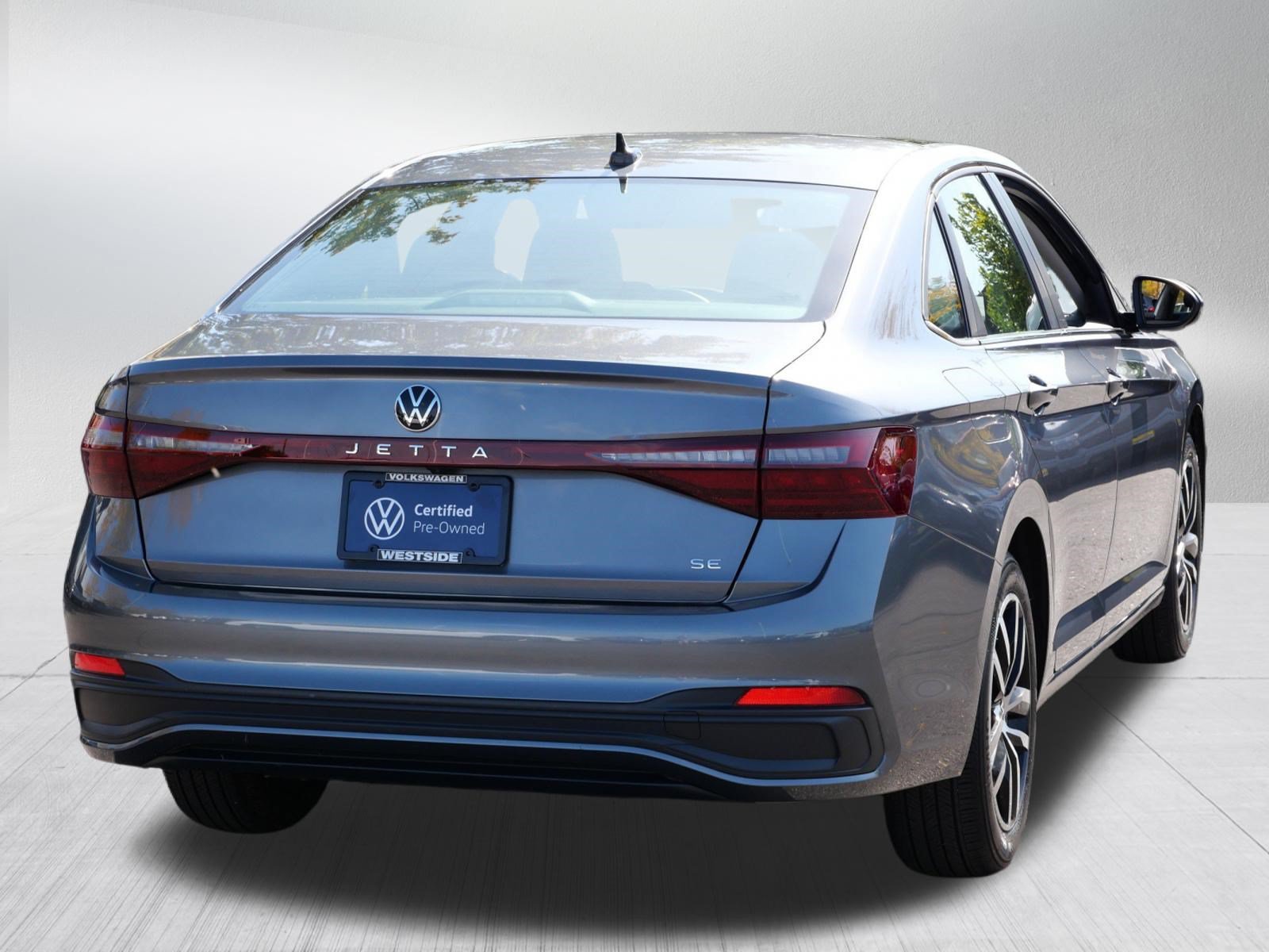 Certified 2025 Volkswagen Jetta SE w/ Sunroof Package FWD image 6