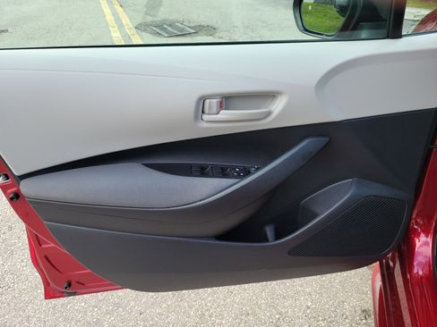 Used 2025 Toyota Corolla LE image 21