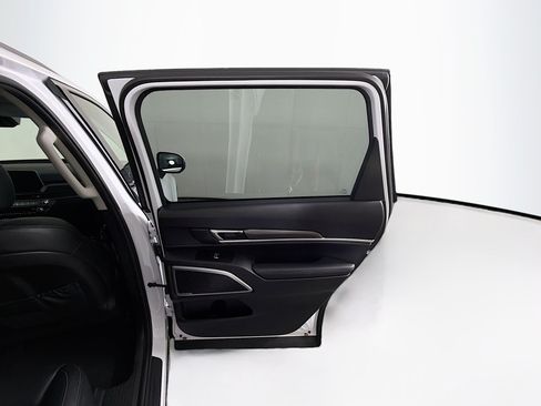 Used 2025 Kia Telluride S FWD image 33