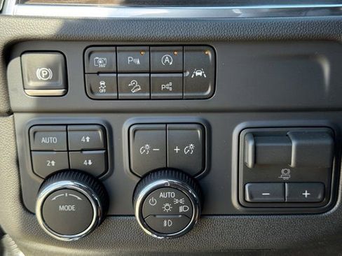 New 2026 Chevrolet Suburban Z71 w/ Comfort Package image 18